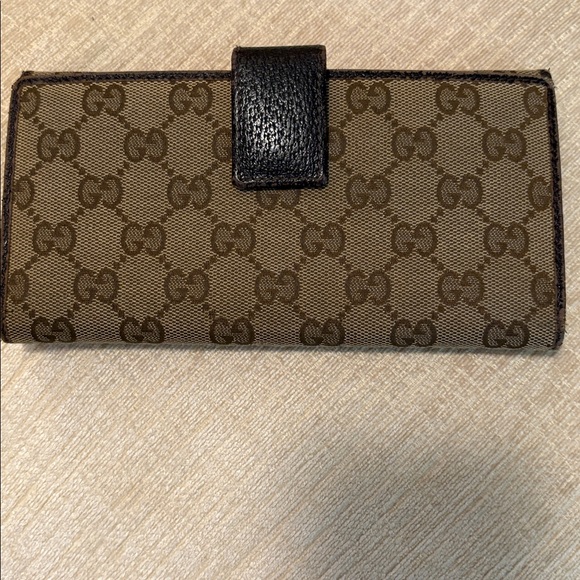 Gucci Brown and Tan Monogram Wallet - Picture 3 of 13